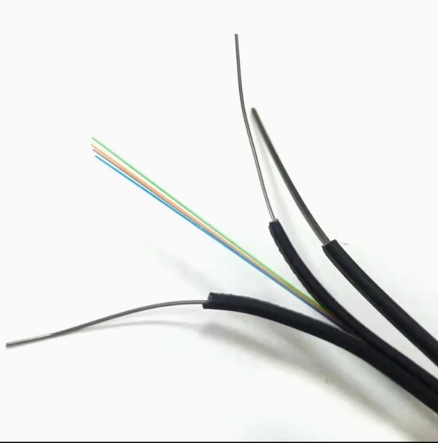 Μαύρο καλώδιο οπτικού FTTH, 4-πυρήνα, που χρησιμοποιείται για κατασκευή επικοινωνιών