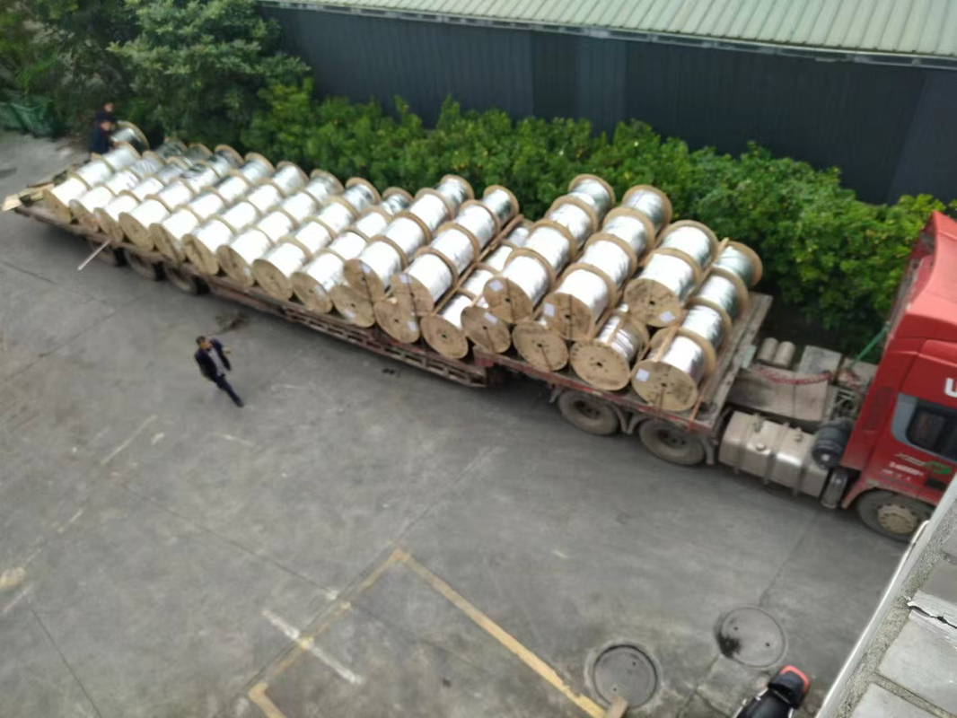 Εισαγωγή οπτικού καλωδίου σε σχήμα πεταλούδας